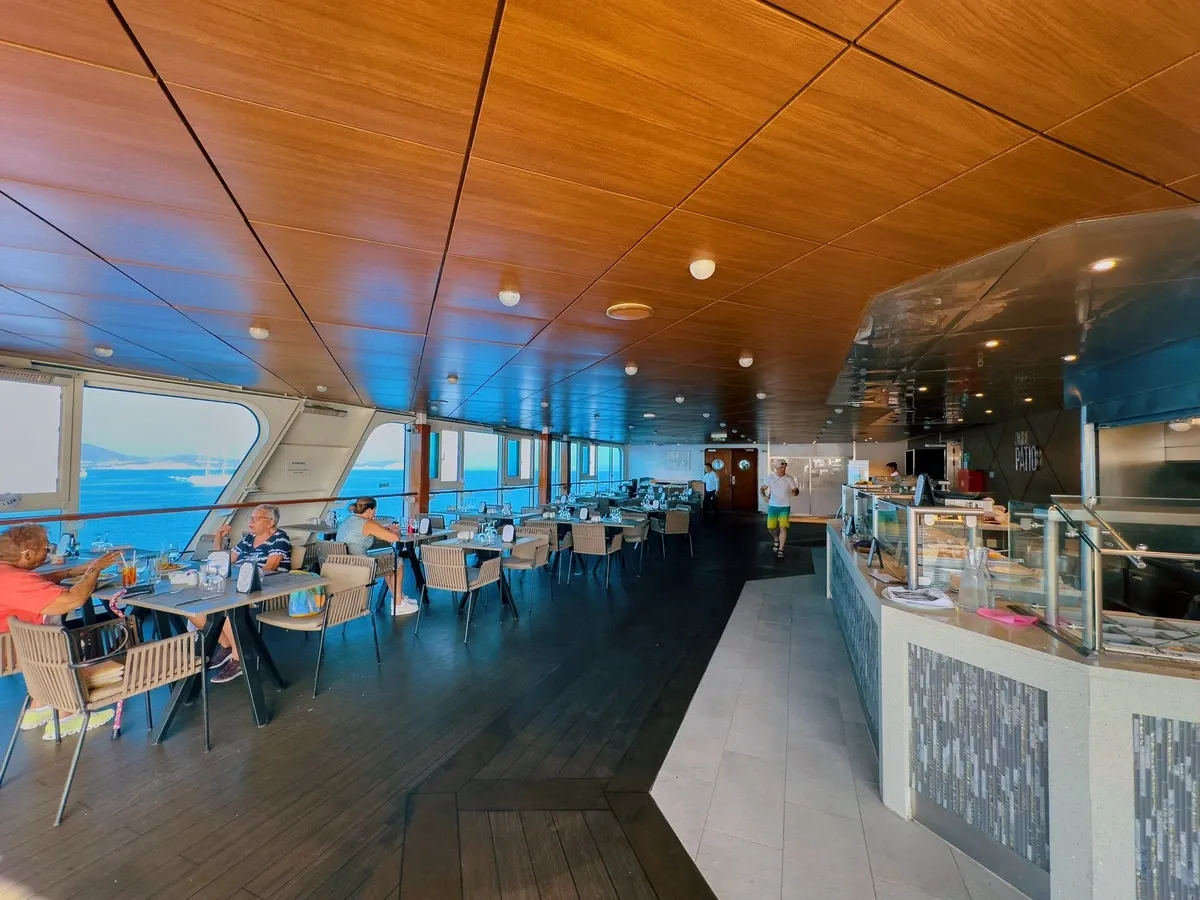 Azamara_Quest_Windows_Cafe_530c8adcda.webp