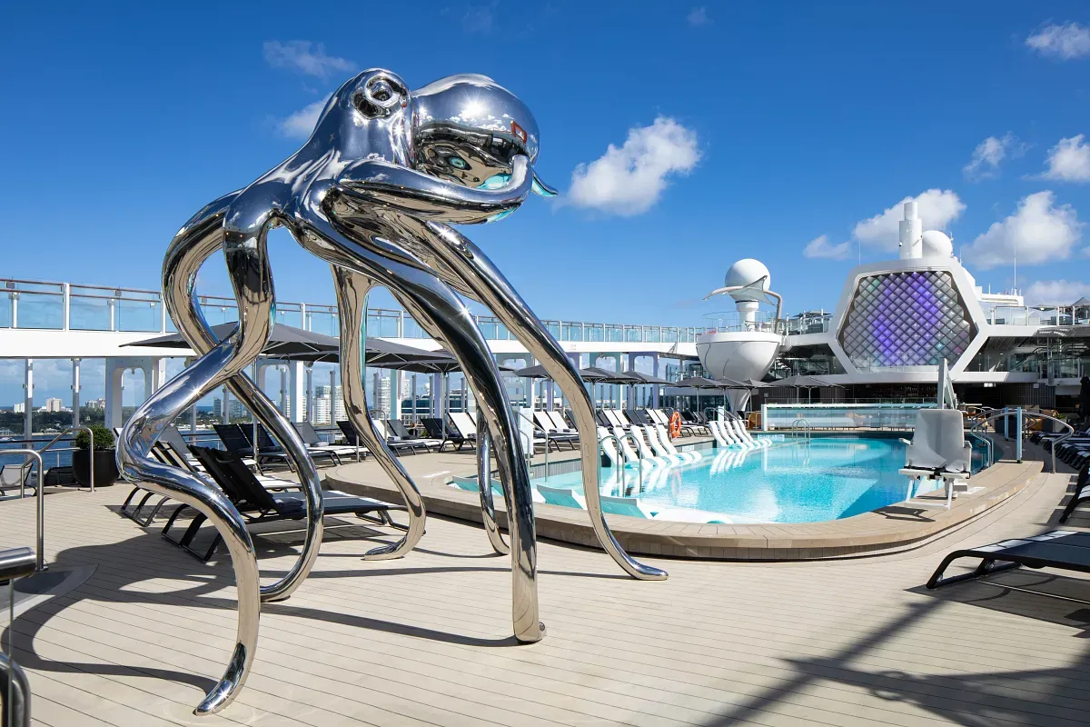 Celebrity_Cruises_Ascent_pool_79662b2dfb.webp