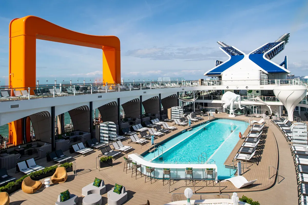 Celebrity_Cruises_beyond_pool_583e8dda3f-1.webp