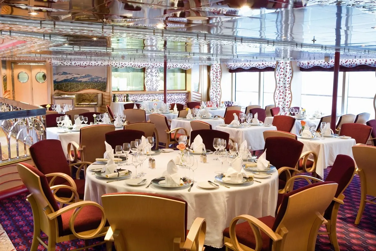 Costa_Cruises_restaurant_6cae5e7f95.webp