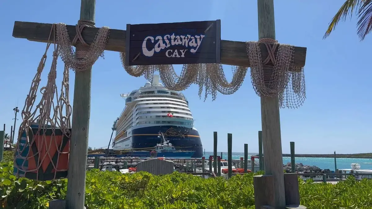 Disney_Cruise_Line_Castaway_Cay_entrance_a507b48088.webp
