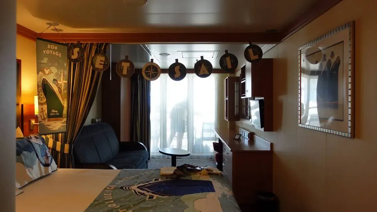 Disney_Cruise_Line_Verandah_stateroom_1263e456b7.webp