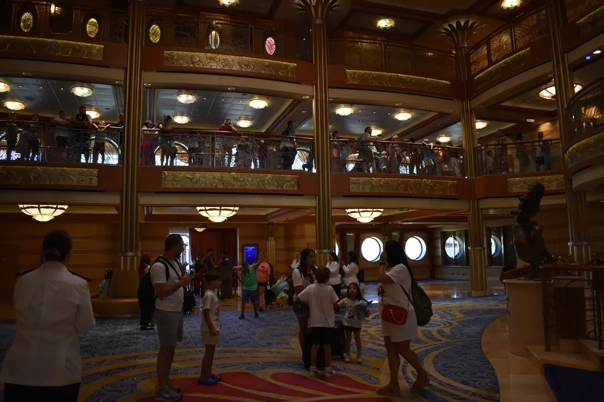 Disney_Dream_interior_0479956445.webp