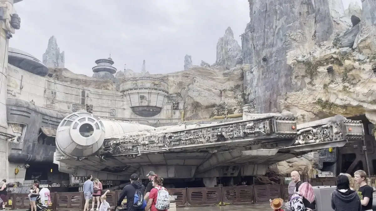 Disney_Hollywood_Studios_Star_Wars_Galaxys_Edge_Millenium_Falcon_04e4d46004-2.webp