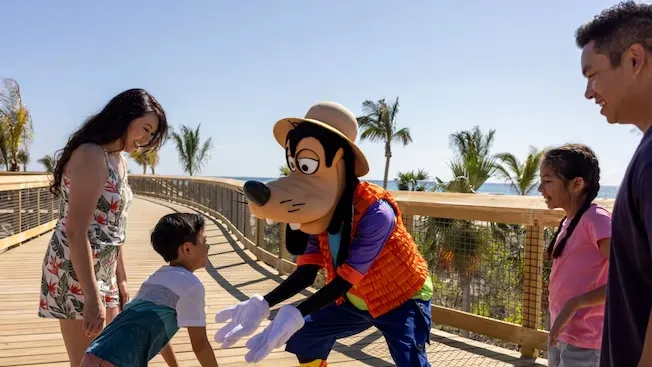 Disney_Lookout_Cay_goofy_character_4afa3f77f6.webp