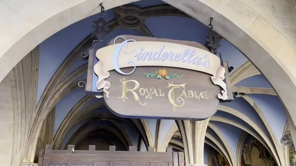 Disney_Magic_Kingdom_Cinderella_Royal_Table_a3bca5f7a1.webp