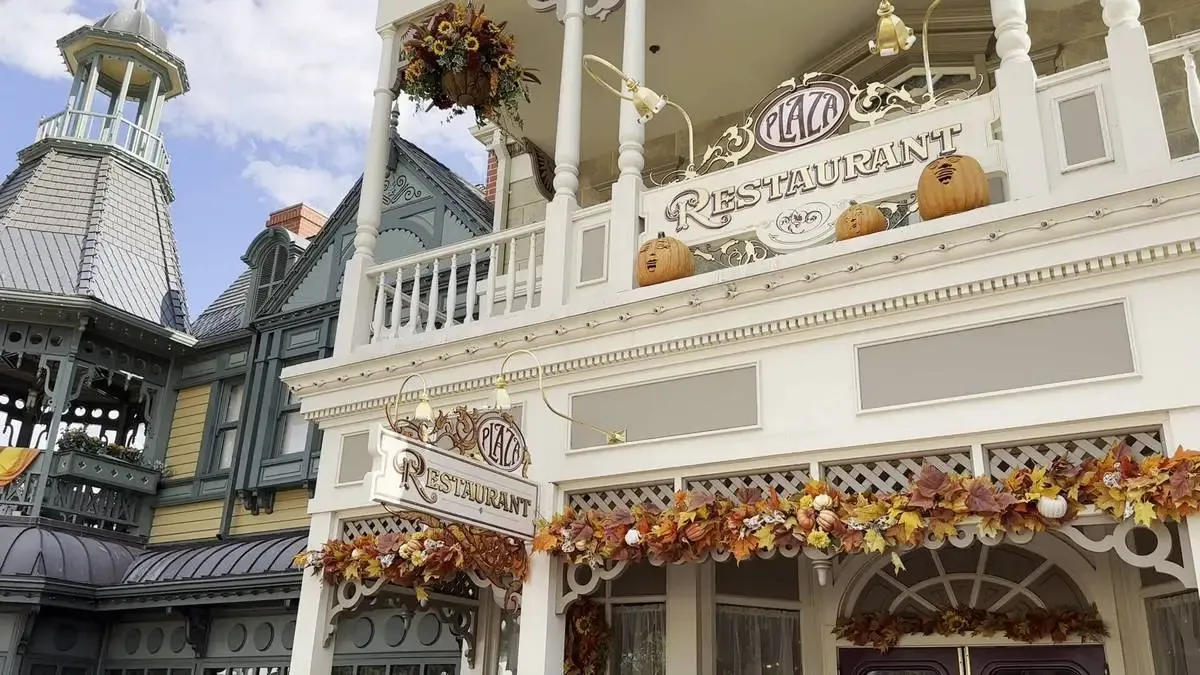 Disney_Magic_Kingdom_Plaza_Restaurant_fa1d03c99e.webp