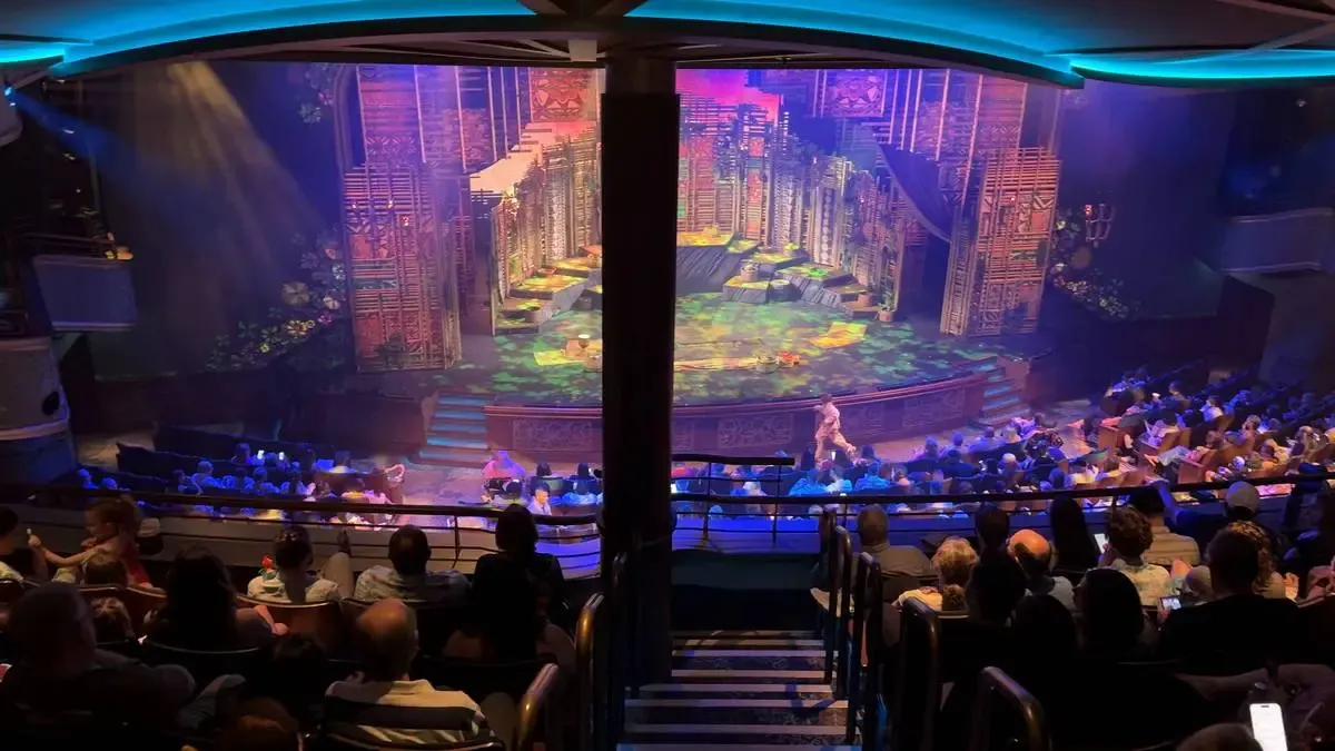 Disney_Treasure_main_theater_stage_show_991940d746.webp