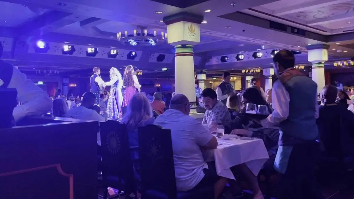 Disney_Wish_Arendelle_Frozen_Dining_show_fabbec09d5.webp