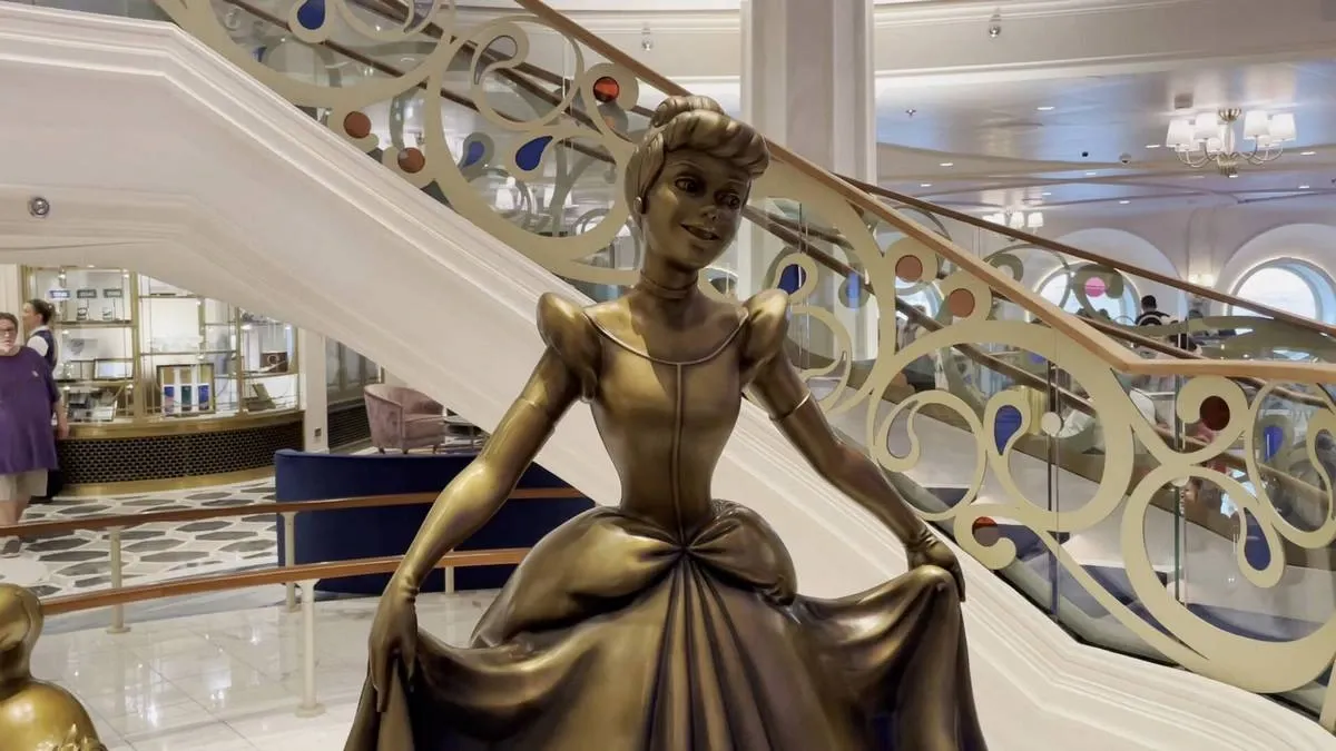 Disney_Wish_Cinderella_statue_dc4a8686e2.webp