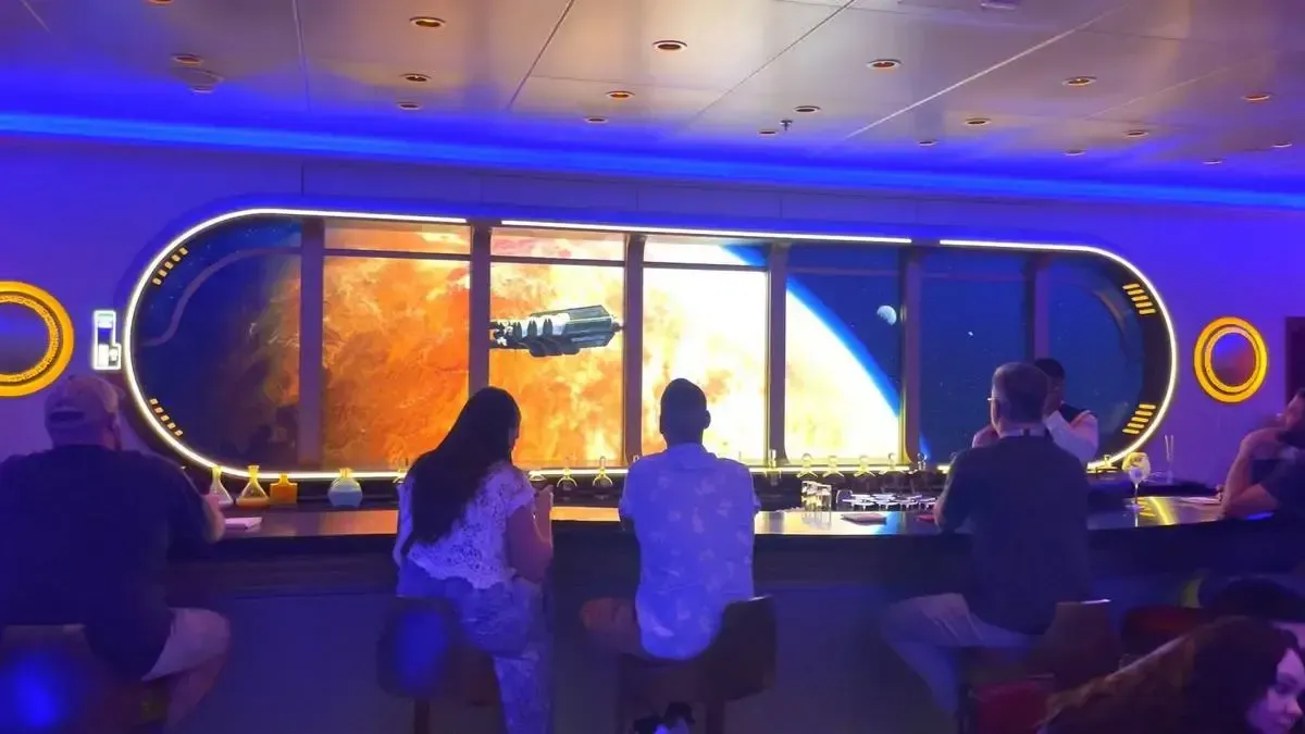 Disney_Wish_Cruise_Star_Wars_Hyperspace_Lounge_caf629c186-1.webp