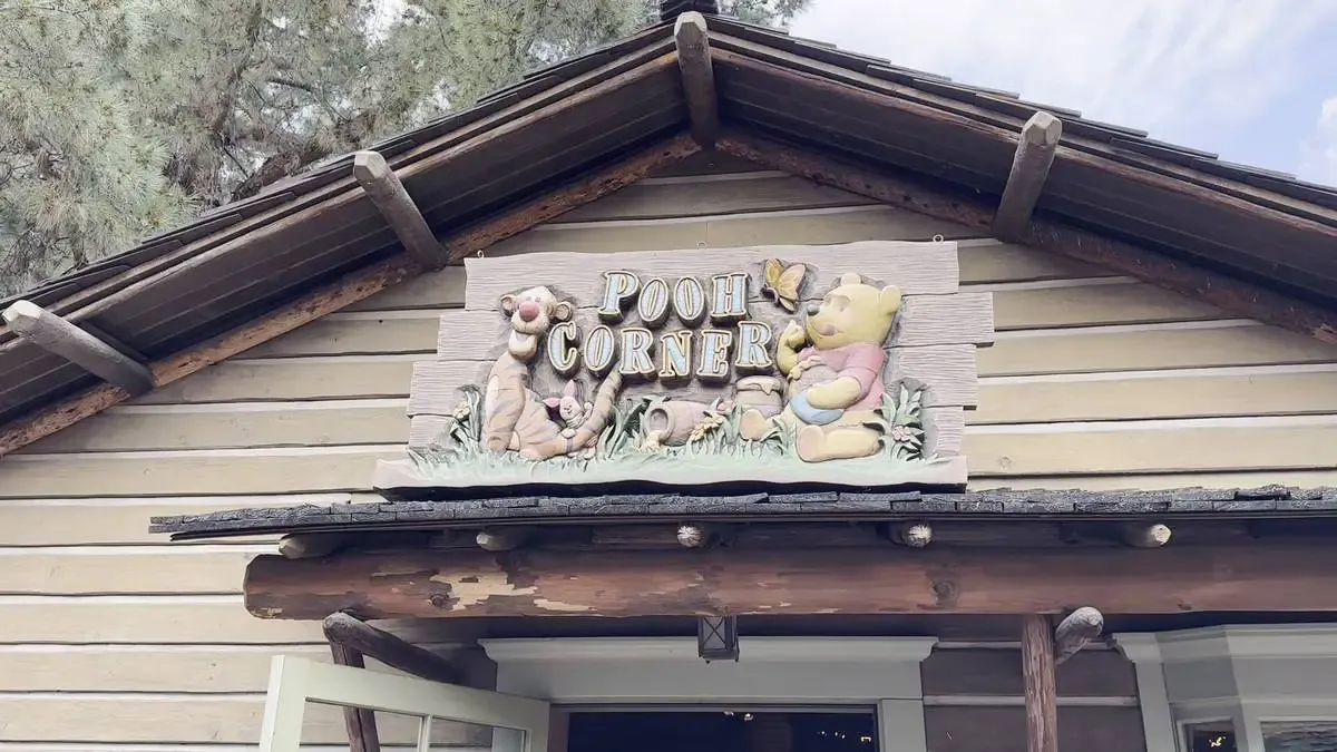 Disneyland_store_Pooh_Corner_d1583168e9.webp