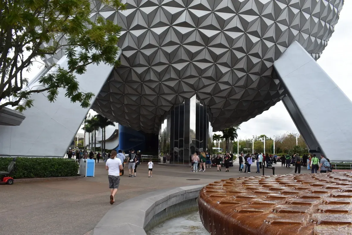 Epcot_ball_spaceship_earth_3_4a96e5bd1c.webp