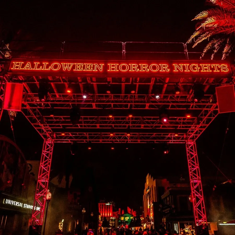 Halloween_Horror_Nights_intro_entrance_d93bc44372.webp