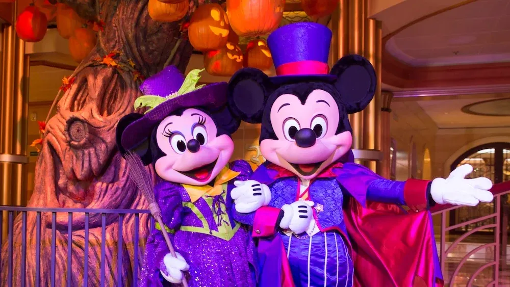 Halloween_on_the_High_Seas_mickey_minnie_80bc6646fe.webp