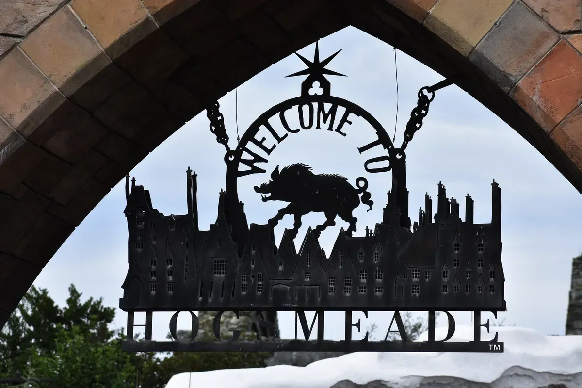 Hogsmeade_UNIVERSAL_5_3639c022df.webp