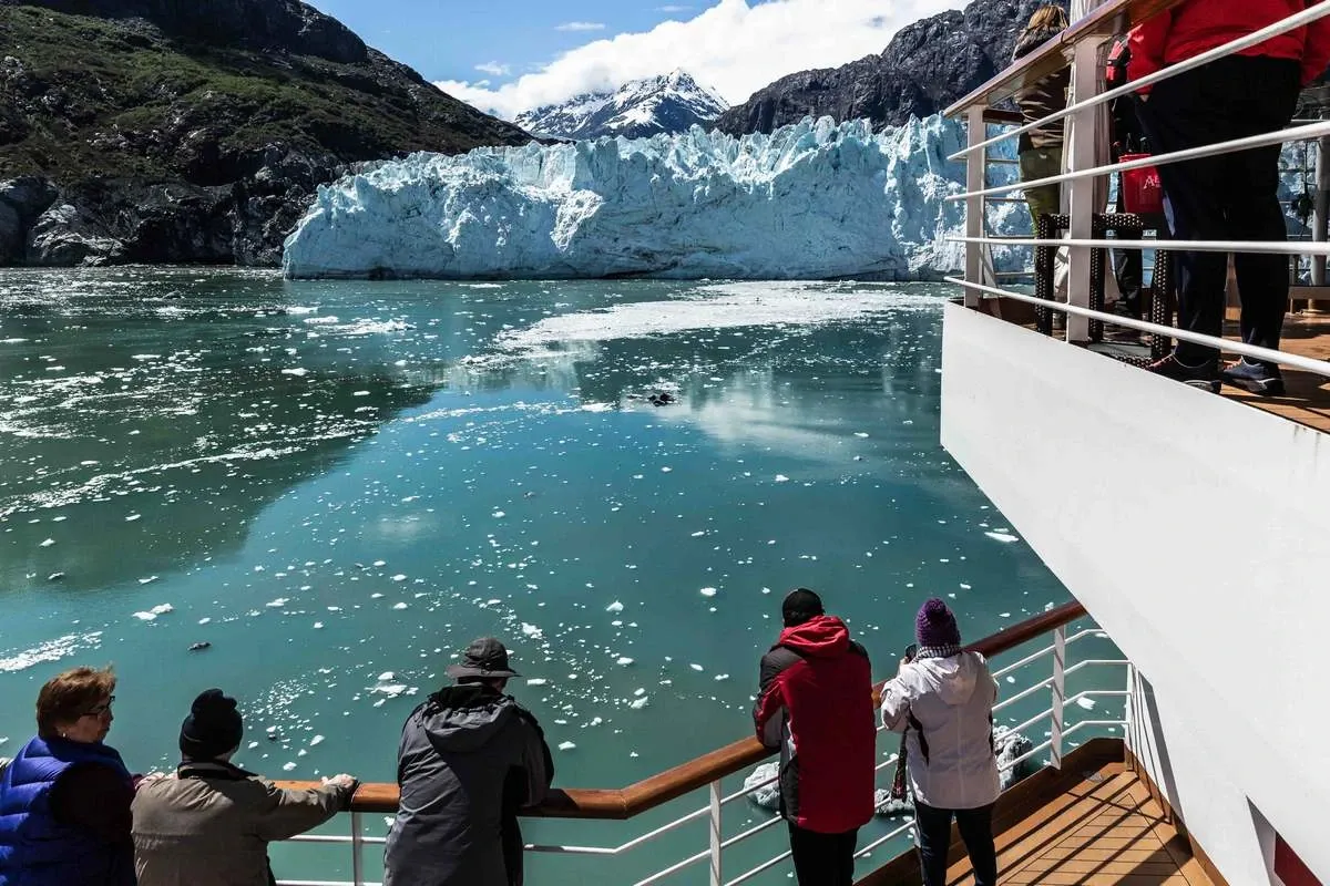 Holland_America_Alaska_Destination_8f26bc0530-1.webp