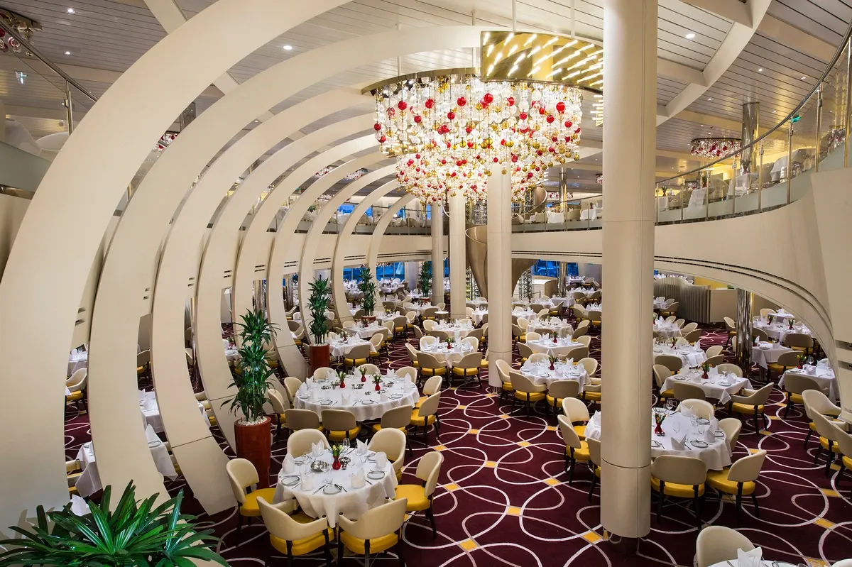 Holland_America_Dining_Restaurant_edd8f9c4bd.webp