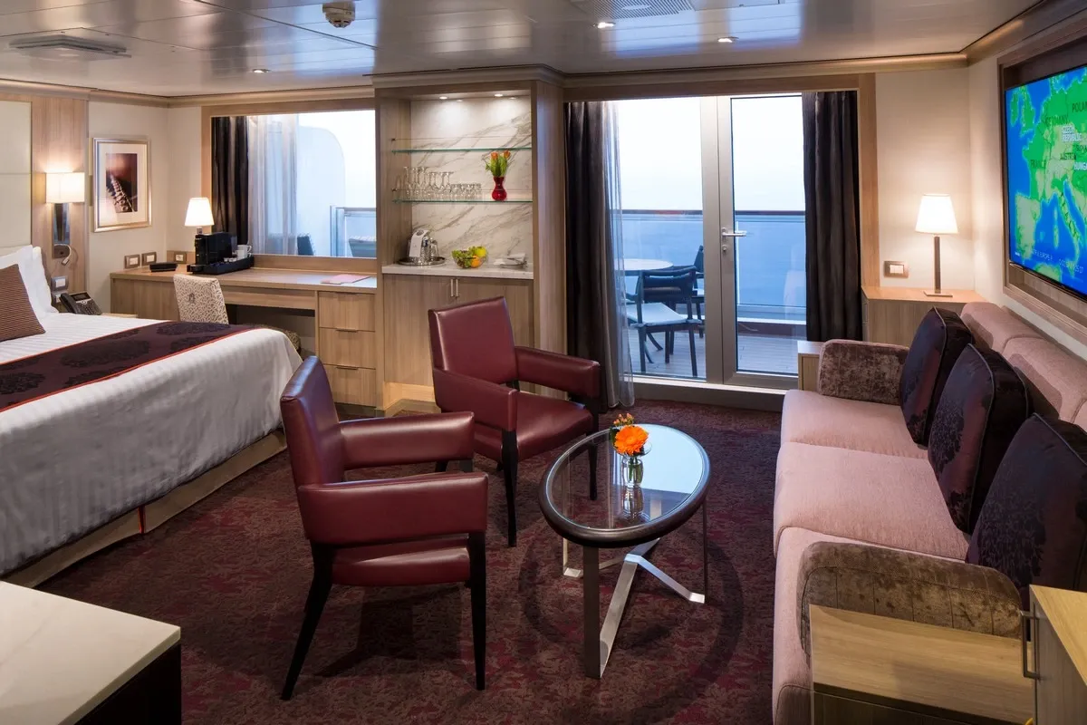 Holland_America_Neptune_Suite_9c782936bb.webp