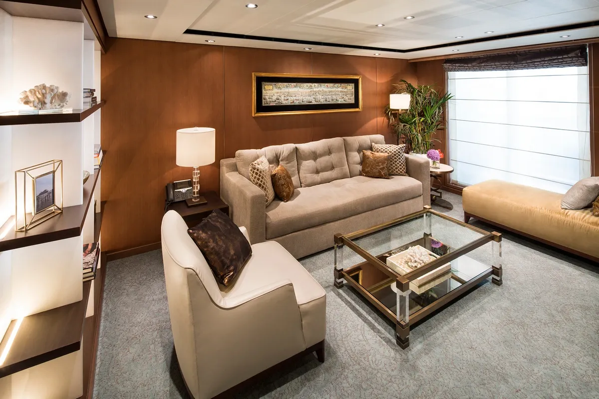 Holland_America_Pinnacle_Suite_8c48af26b0.webp