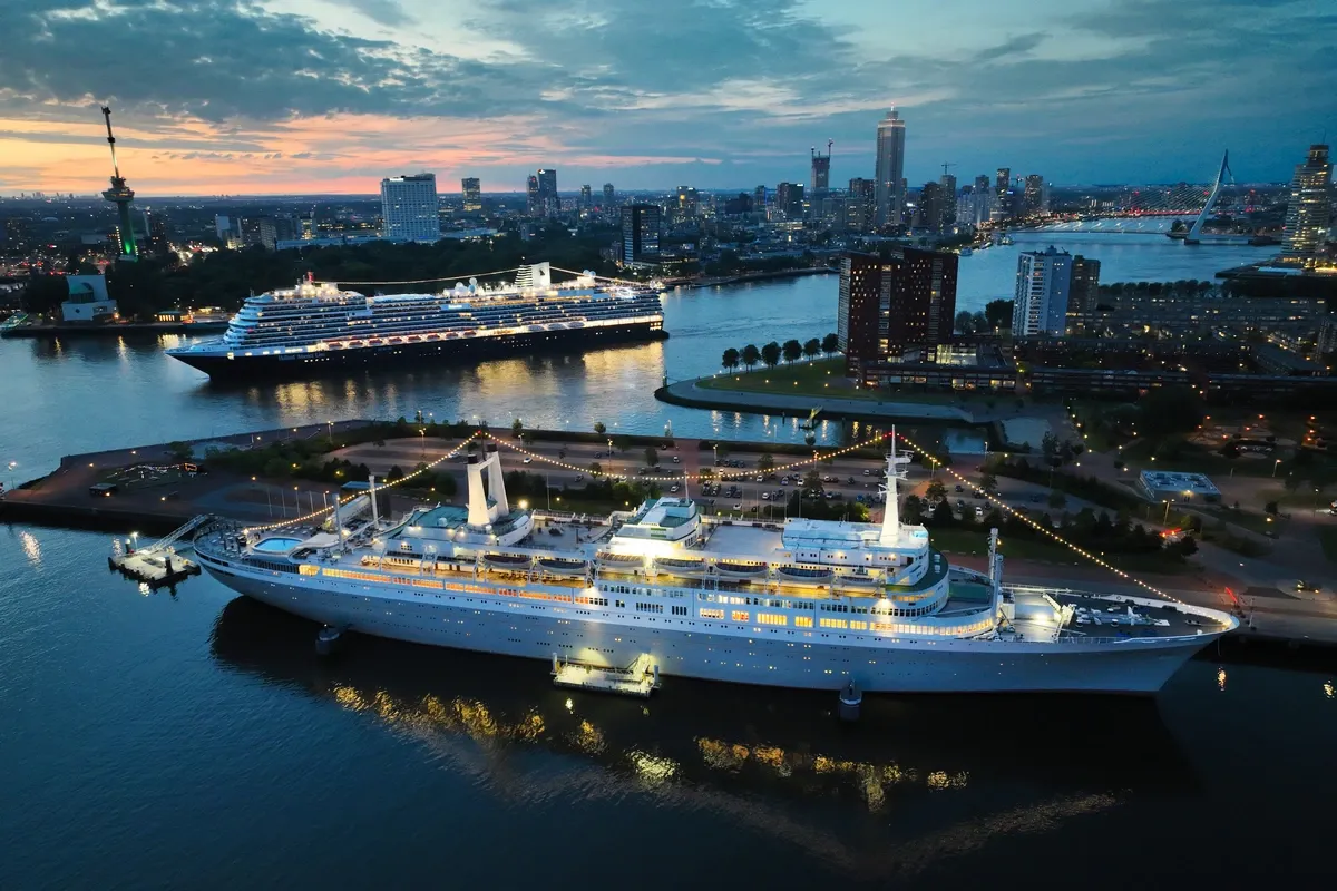 Holland_America_Rotterdam_a4be9a58e7.webp