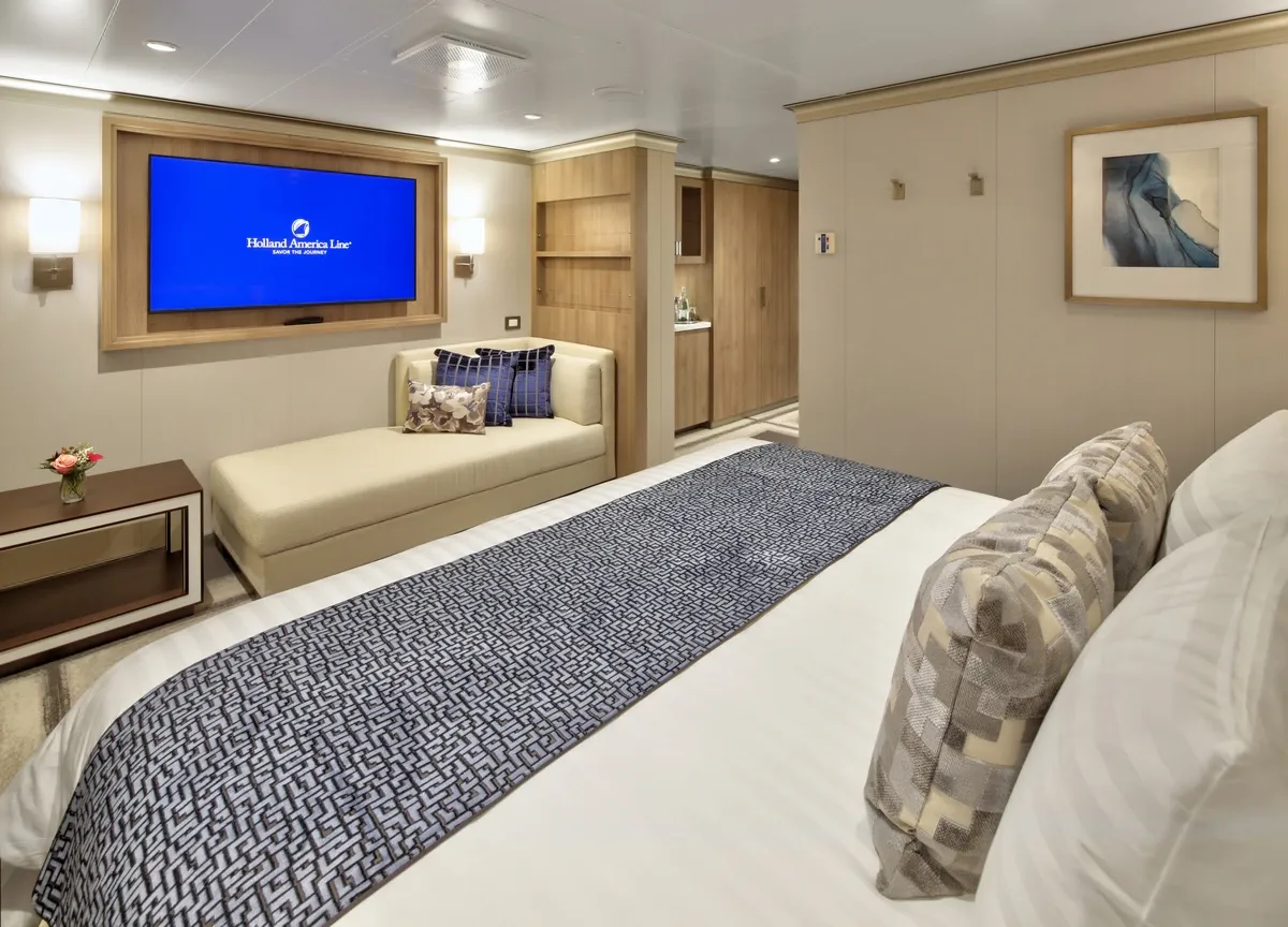 Holland_America_Signature_Suite_a6d9959b60.webp
