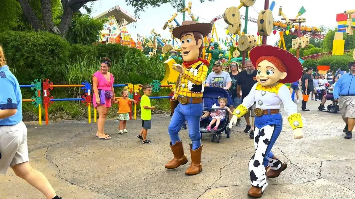 Hollywood_Studios_character_Woody_ce03bee5d7.webp