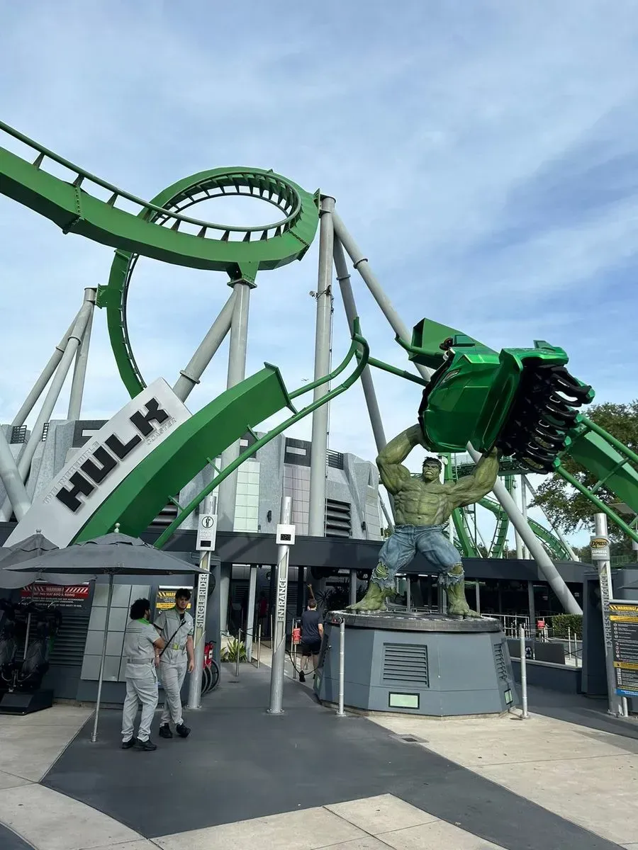 Islands_of_Adventure_Hulk_Coaster_entrance_0e0946fcb2.webp