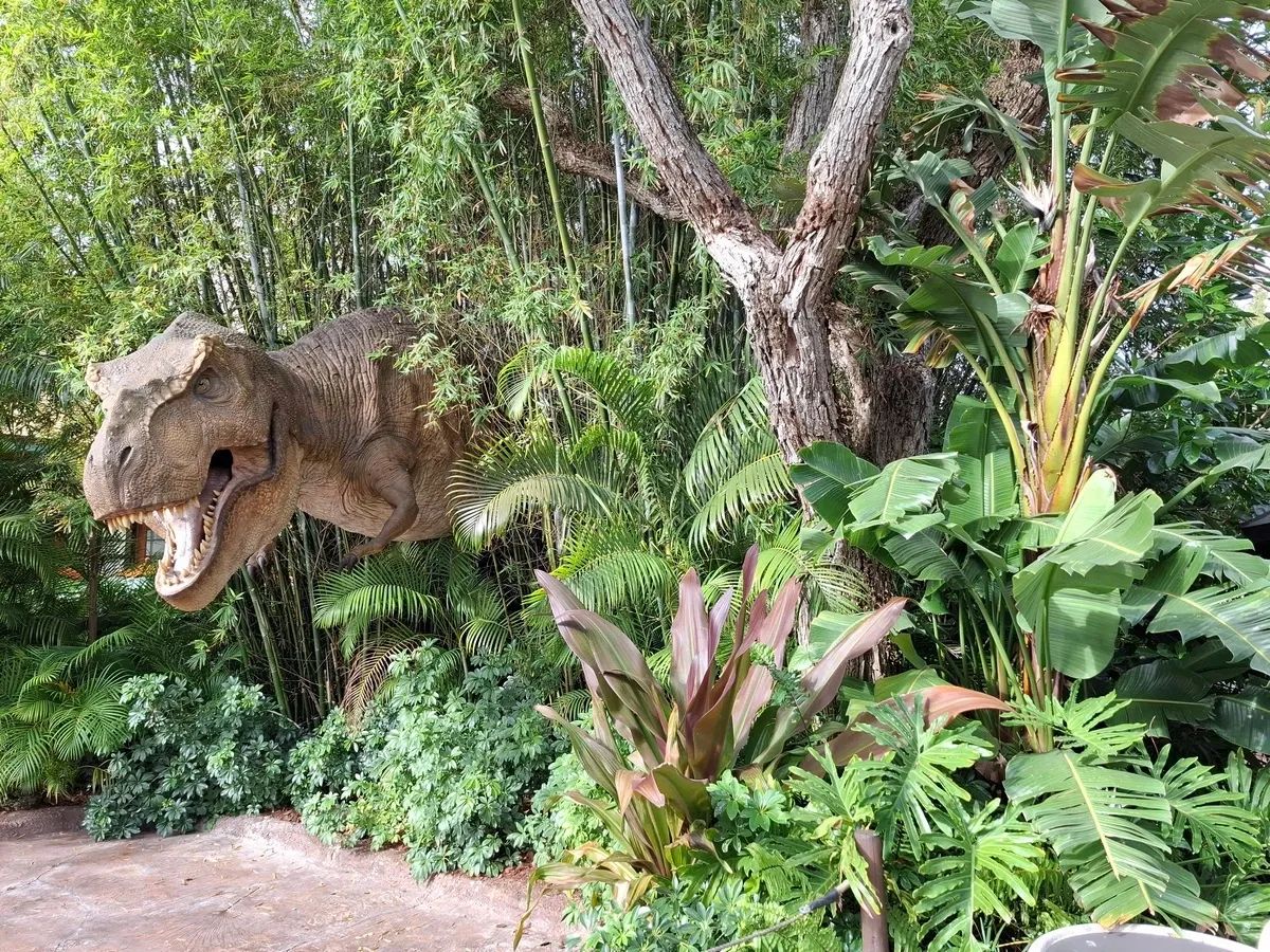 Islands_of_Adventure_trex_18e69866c7.webp