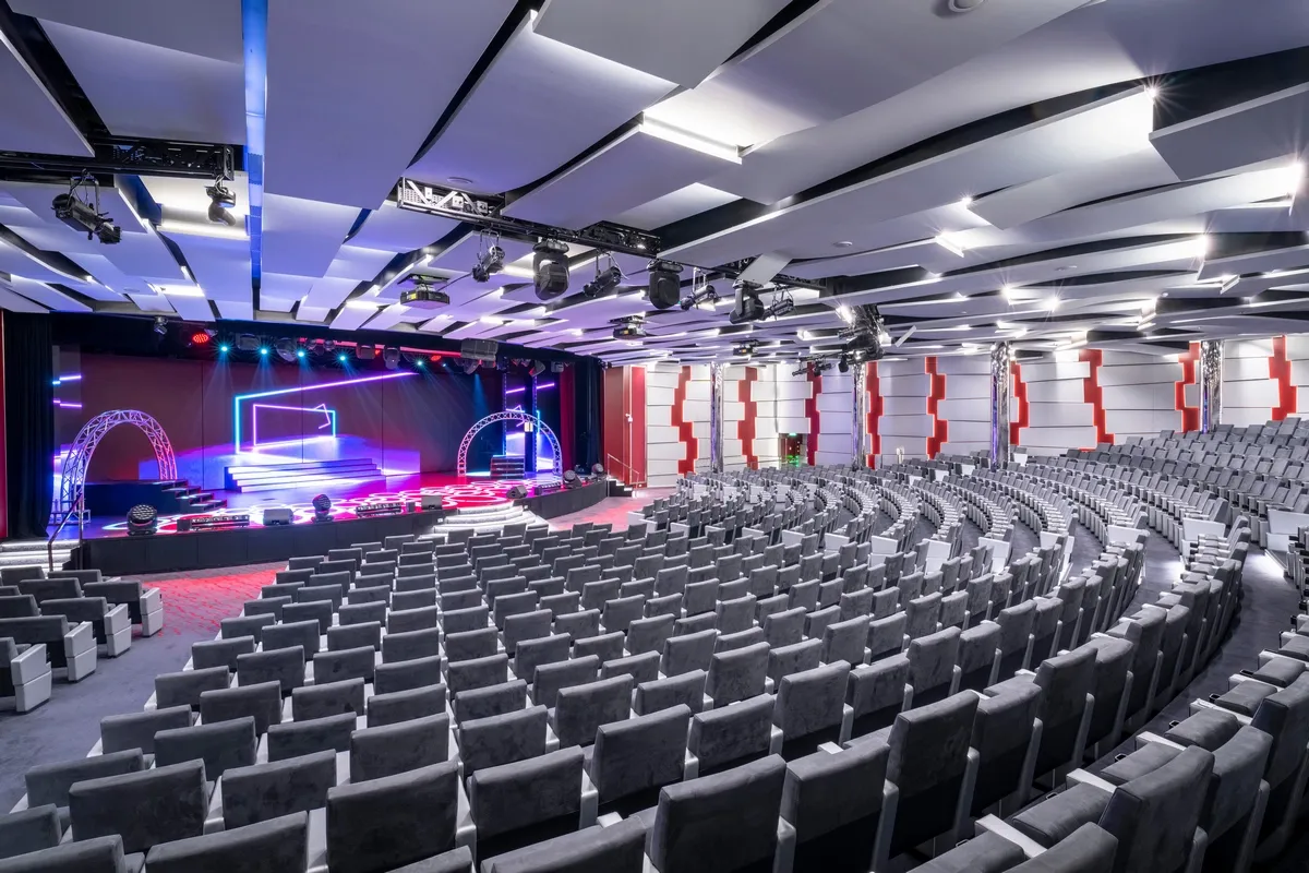 MSC_Cruise_Line_Seashore_theater_18f9704f2e-1.webp