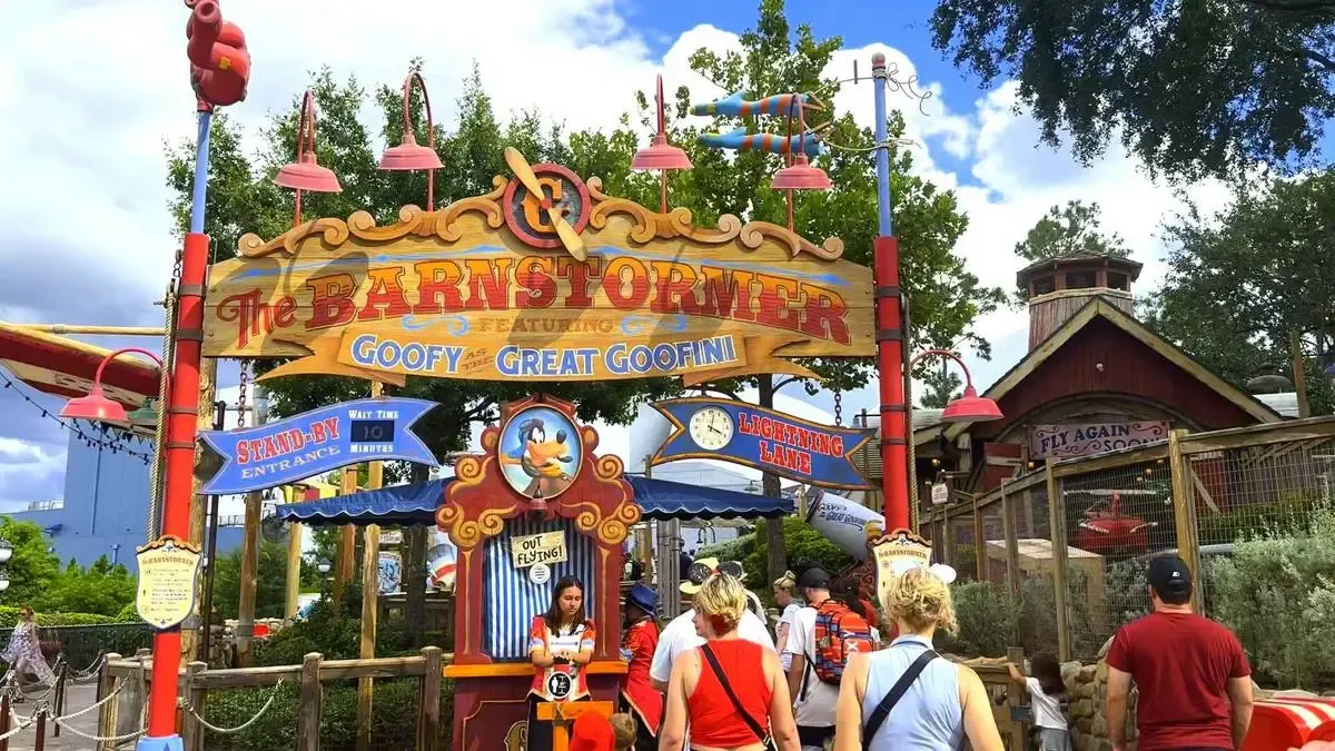Magic_Kingdom_Barnstormer_entrance_6ec46876ce.webp