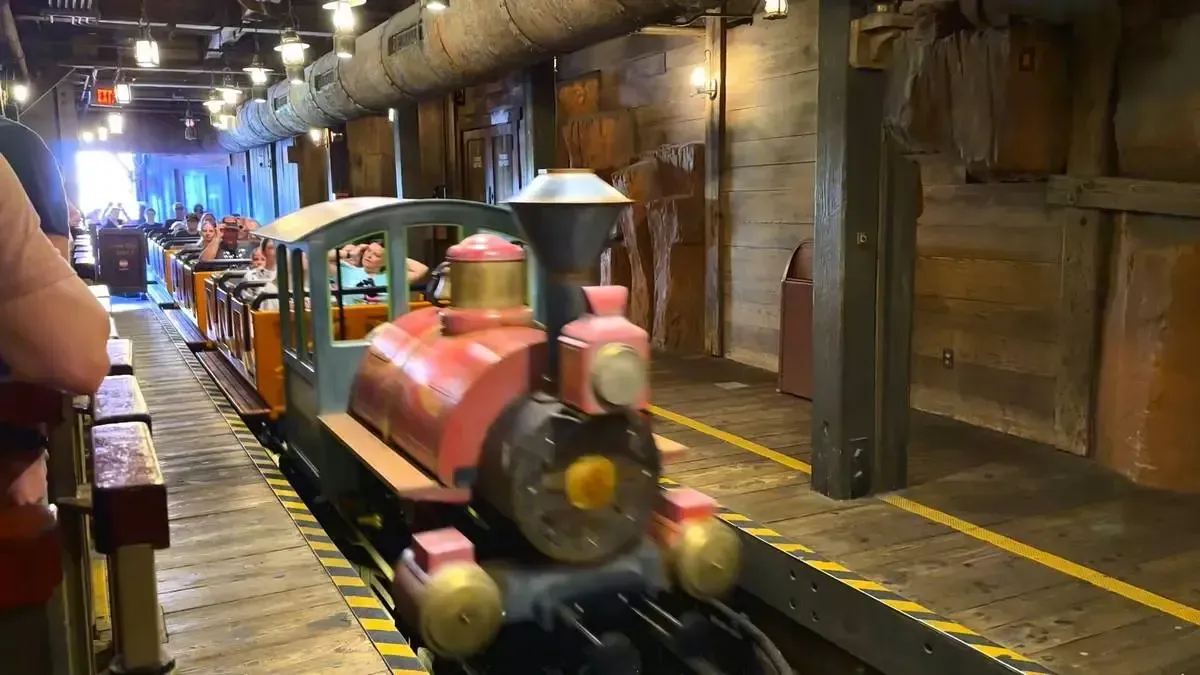 Magic_Kingdom_Big_Thunder_Mountain_train_3b414aa09a-1.webp