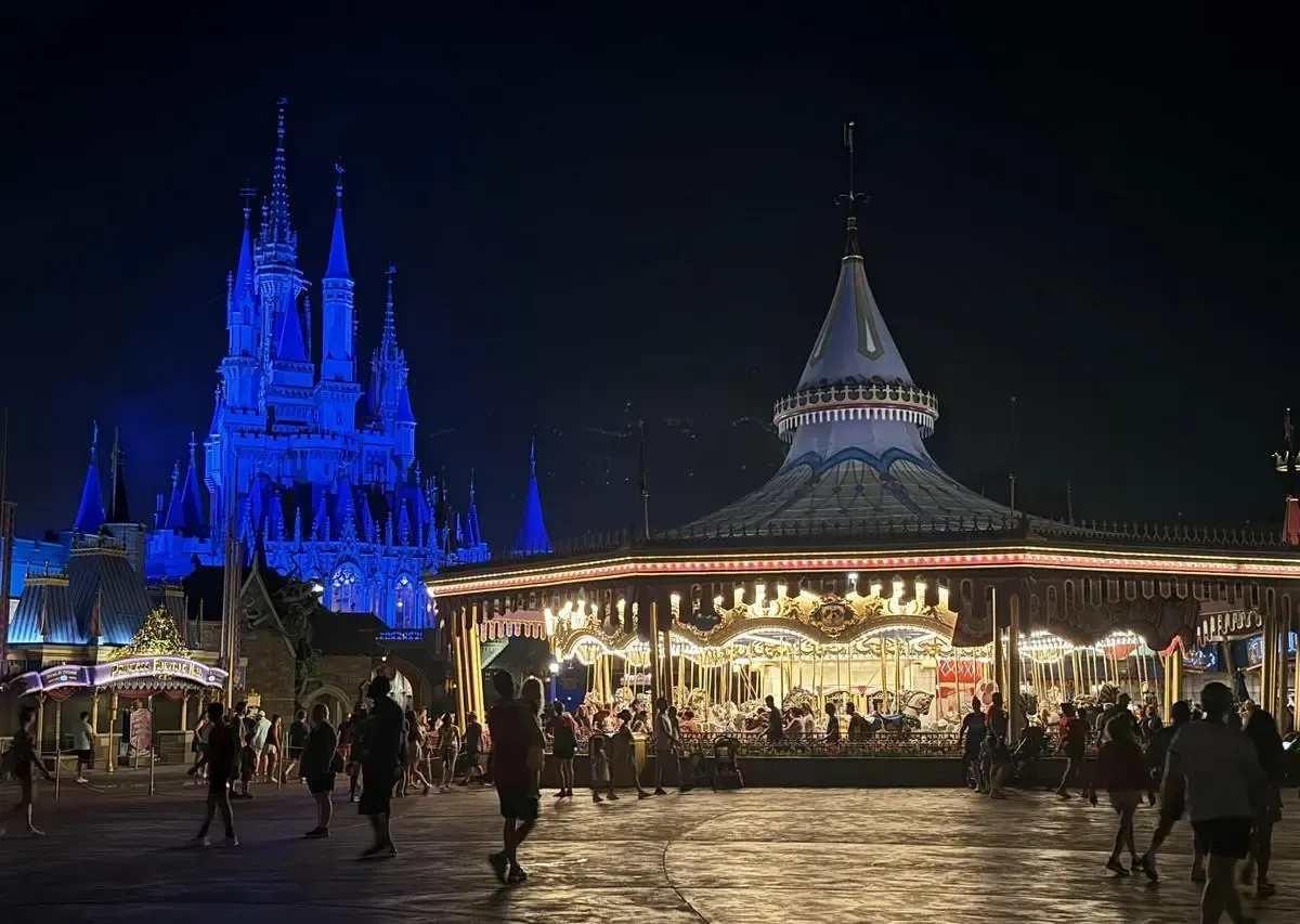 Magic_Kingdom_Cinderella_Castle_Carousel_night_215c3fe6ab.webp