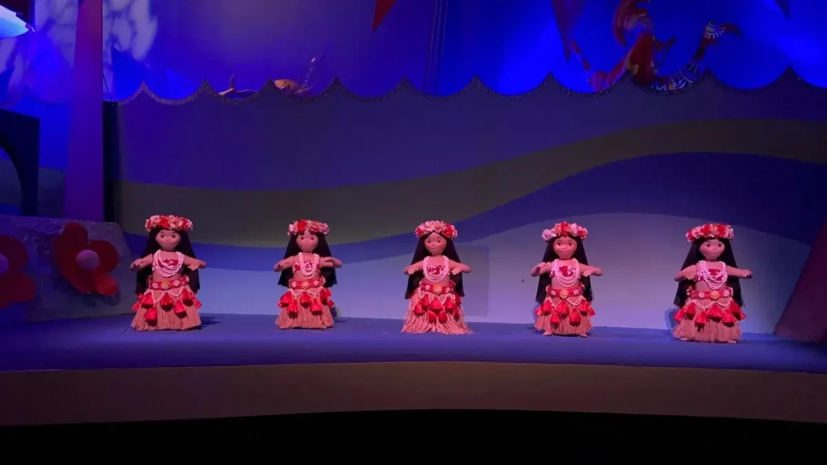Magic_Kingdom_Its_a_Small_World_dolls_2_c8dfd94a8e.webp