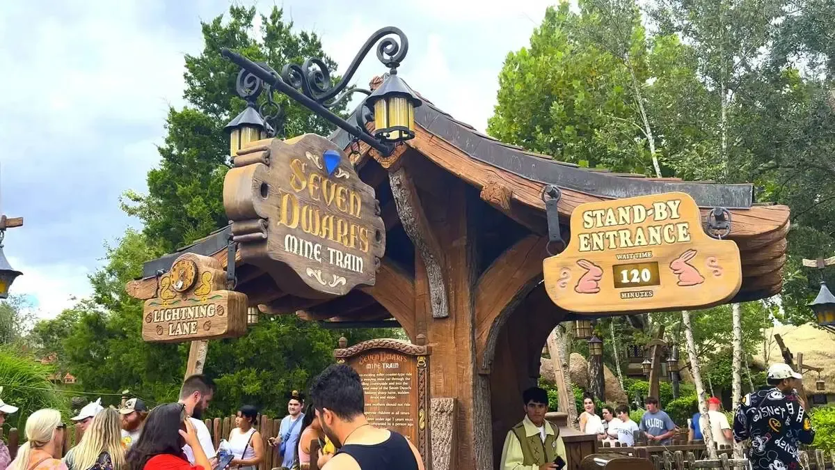 Magic_Kingdom_Seven_Dwarfs_Mine_Train_entrance_80dd44b192-1.webp