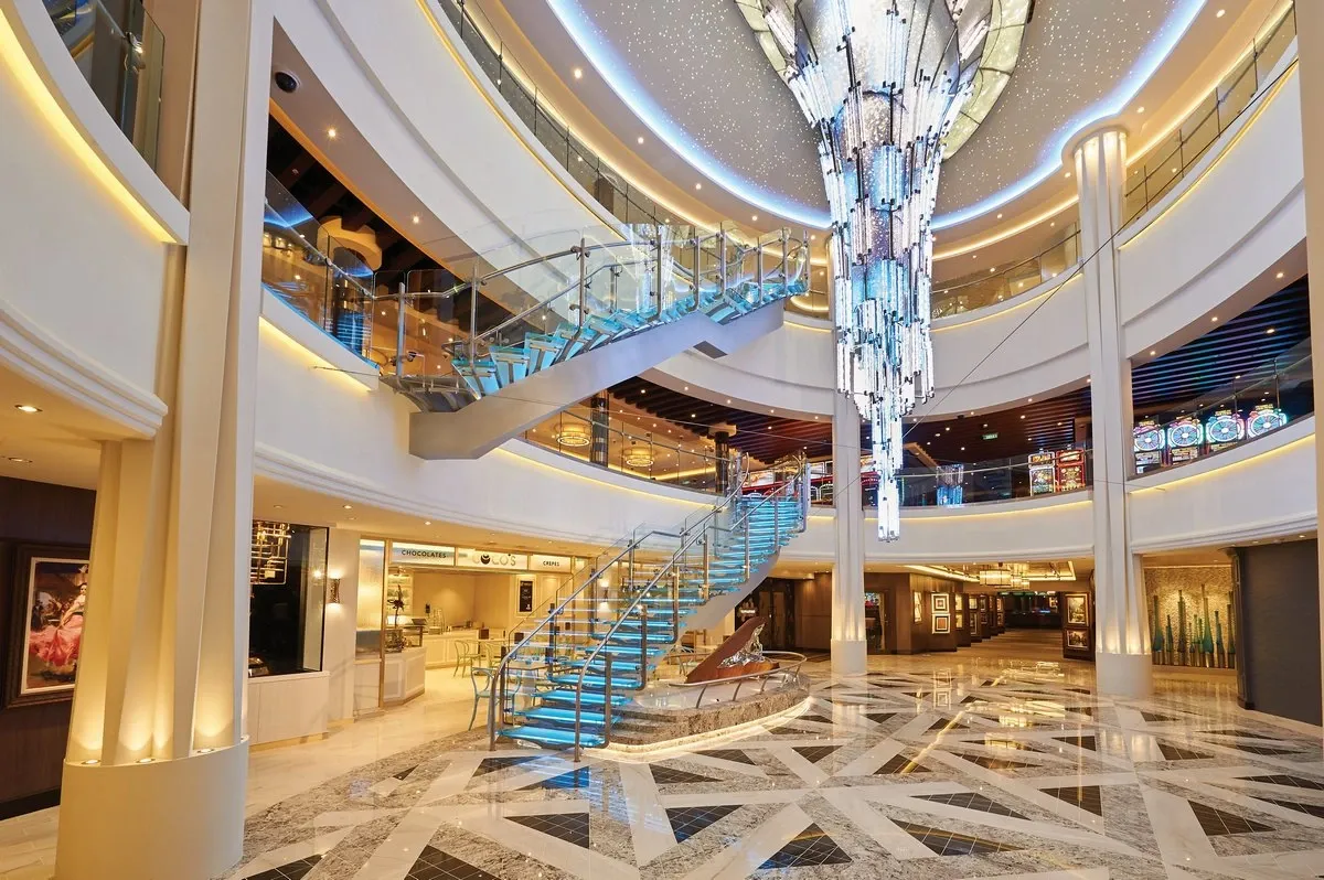 Norwegian_Bliss_inside_atrium_d1d2635bc8.webp