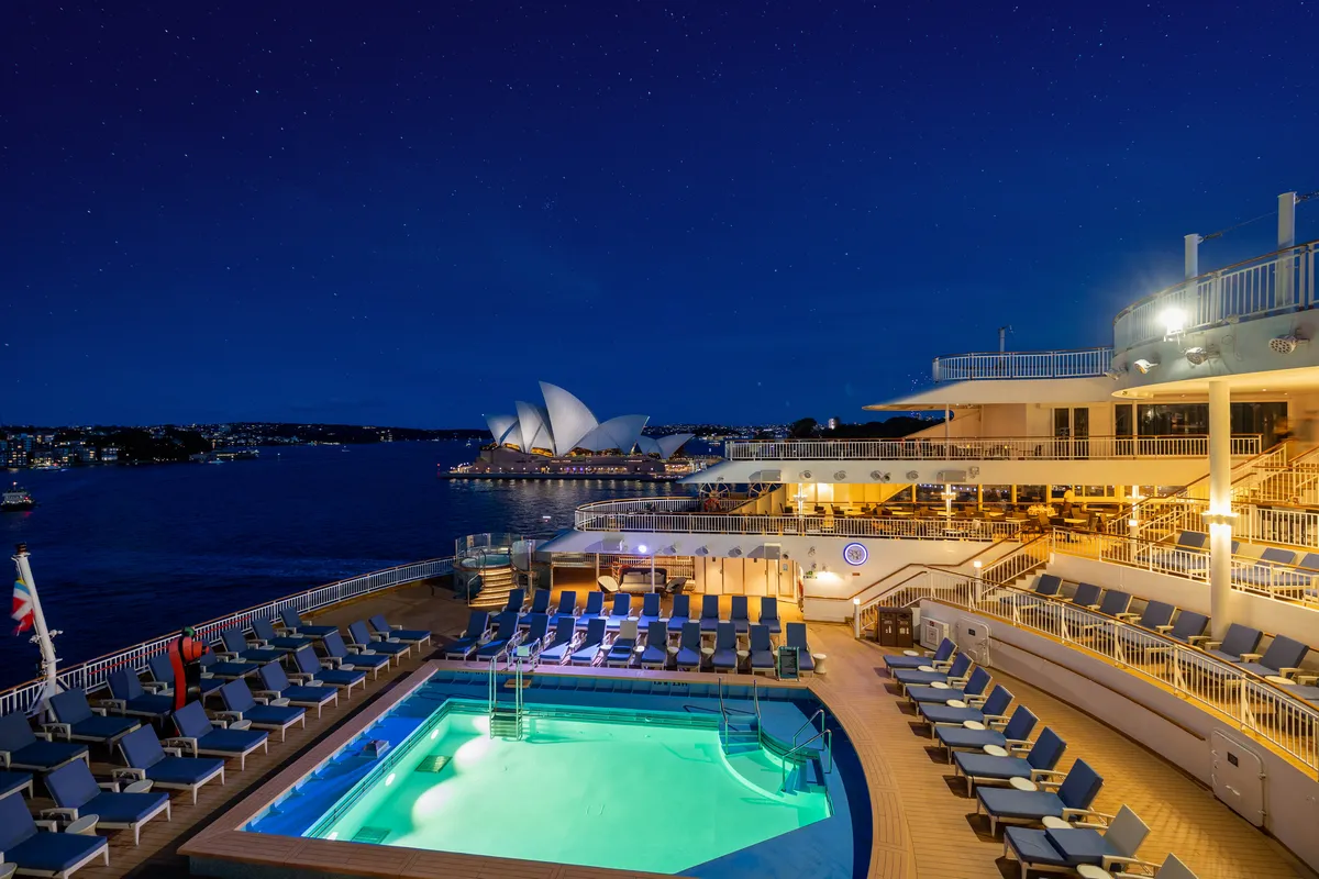Norwegian_Cruise_Line_Pool_Deck_fd24f21ddc-1.webp