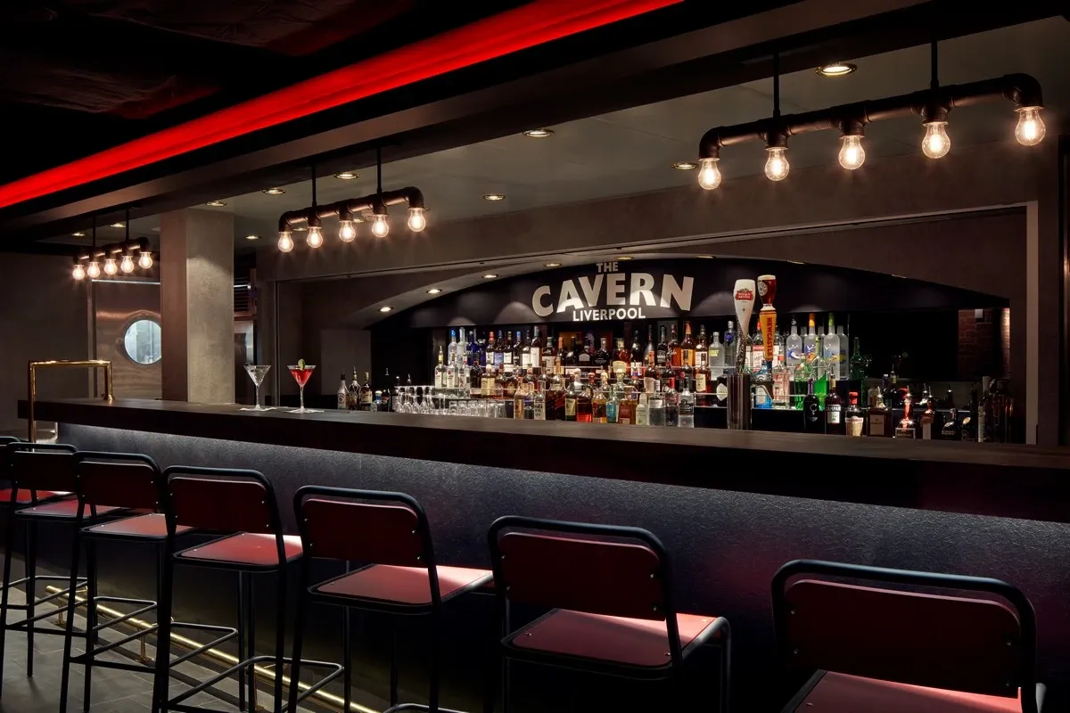 Norwegian_Cruise_Line_cavern_bar_f7e9b28436.webp