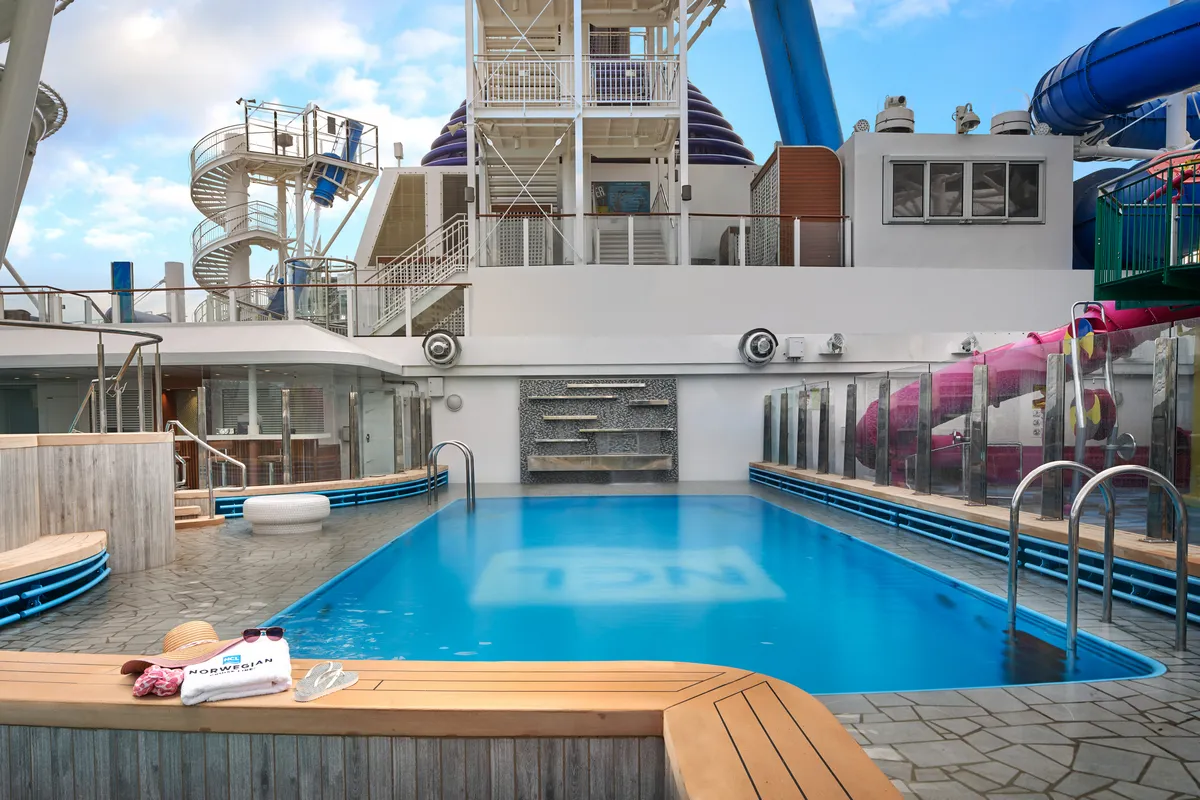 Norwegian_Joy_main_pool_d670cbae7f.webp