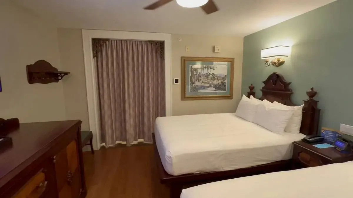 Port_Orleans_French_Quarter_room_b09b0e228f.webp