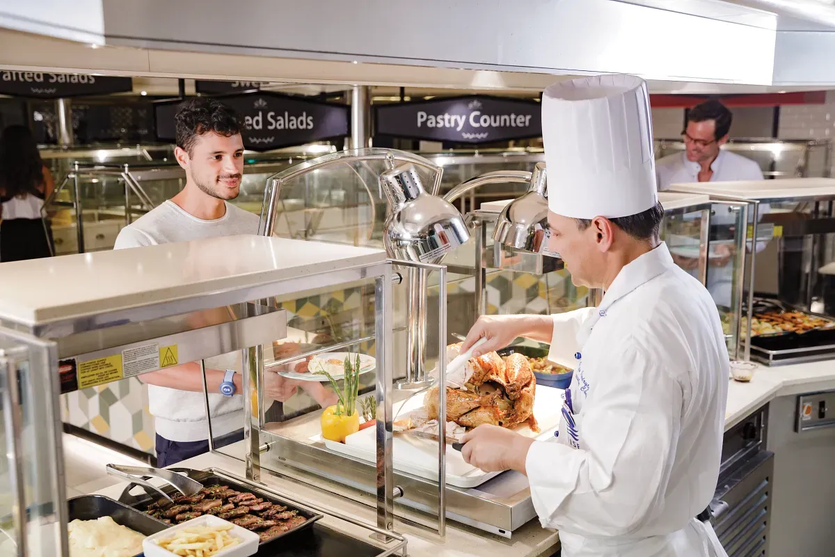Princess_Cruises_Buffet_restaurant_eeabe602f5.webp