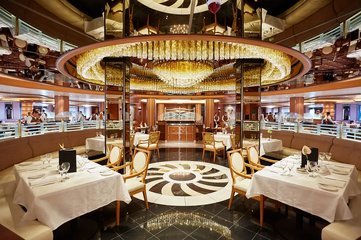 Princess_Cruises_Majestic_Princess_Main_Dining_Room_fd88e5ffba.webp