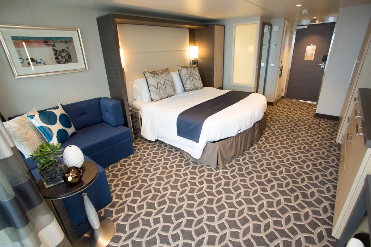 Quantum_of_the_Seas_stateroom_3f21ec8f96.webp