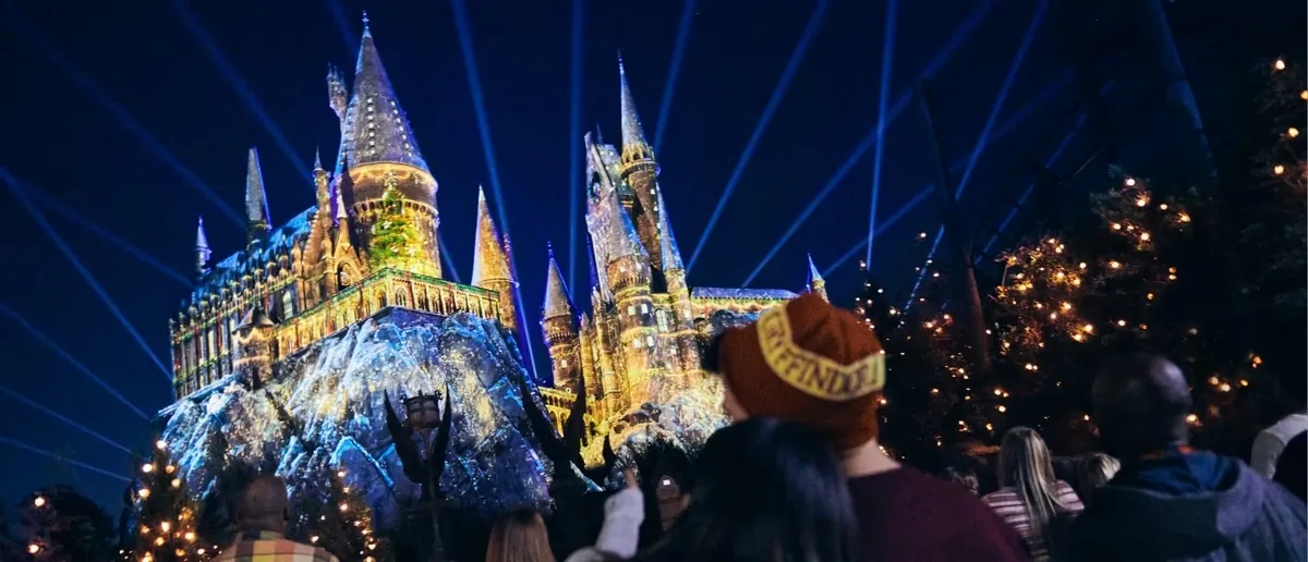 Universal_Orlando_Christmas_hogwarts_castle_87904a583e.webp