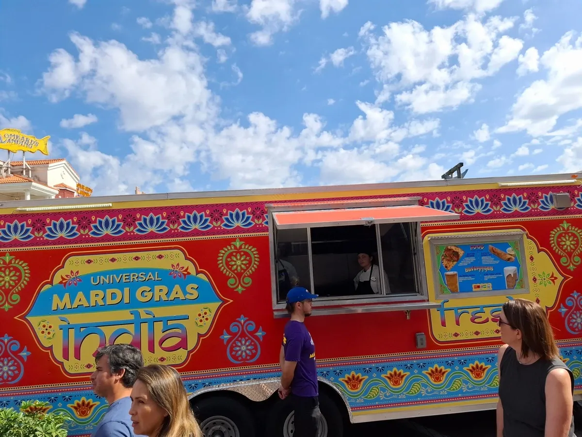 Universal_Studios_Mardi_Gras_2025_truck_e0d24deefb.webp