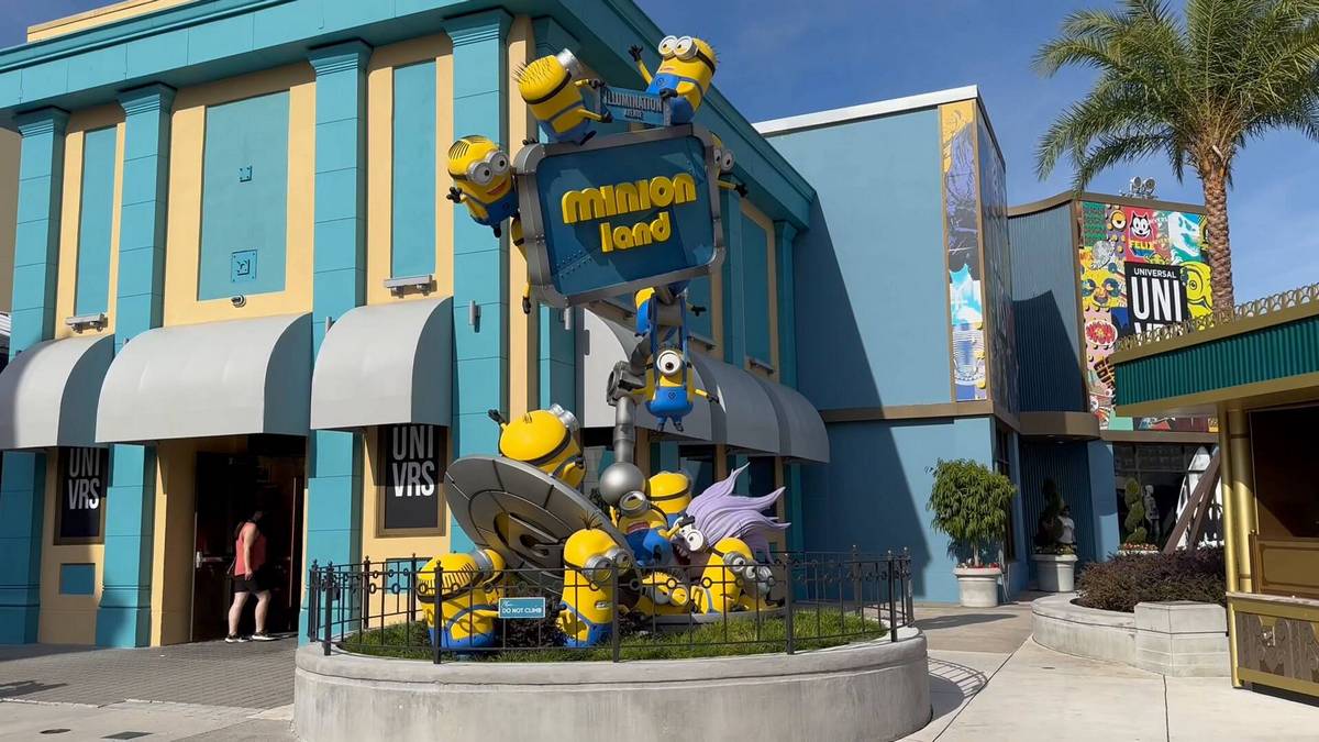 Universal_Studios_minions_land_938804bea8.jpg