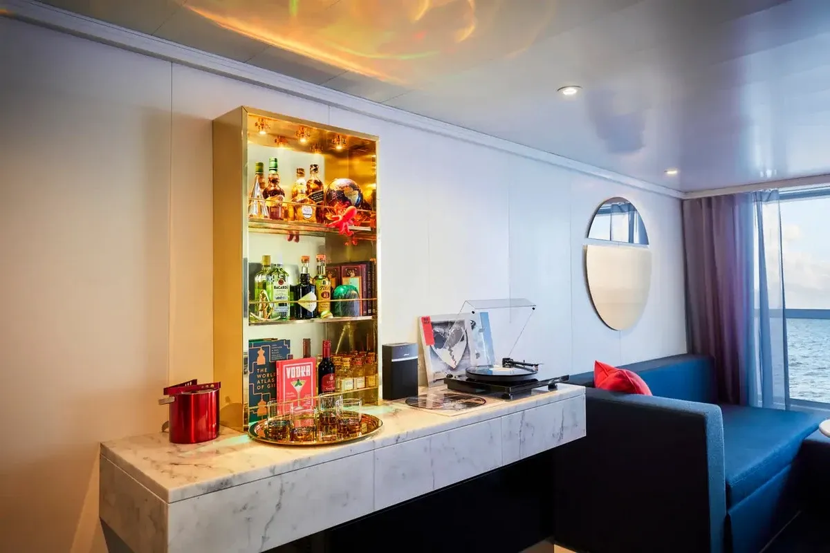 Virgin_Voyages_Rockstar_Quarter_suite_680924c566-1.webp