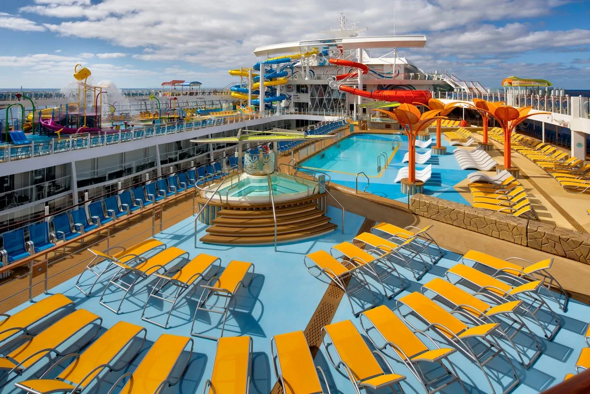 Wonder_of_the_Seas_pool_deck_926664d2fb.webp